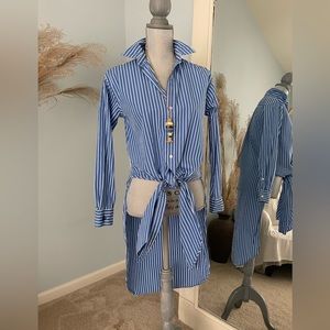 Elegant long women’s shirt by Ralph Lauren. Size 0.